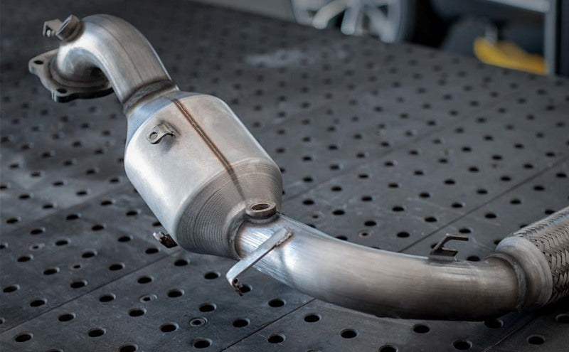 MagnaFlow Direct Fit Catalytic Converter 10-14 Ford F-150 SVT Raptor 6.2L - Right